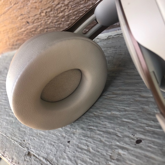 Dr Dre Beats Studio 3 noise cancellation